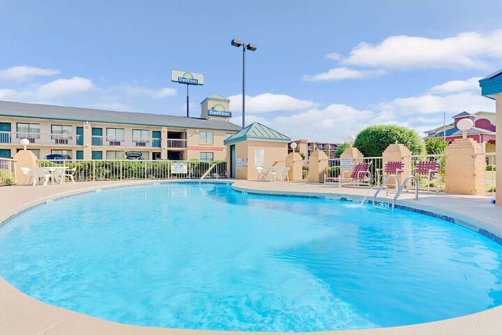 Pool 4 of 25