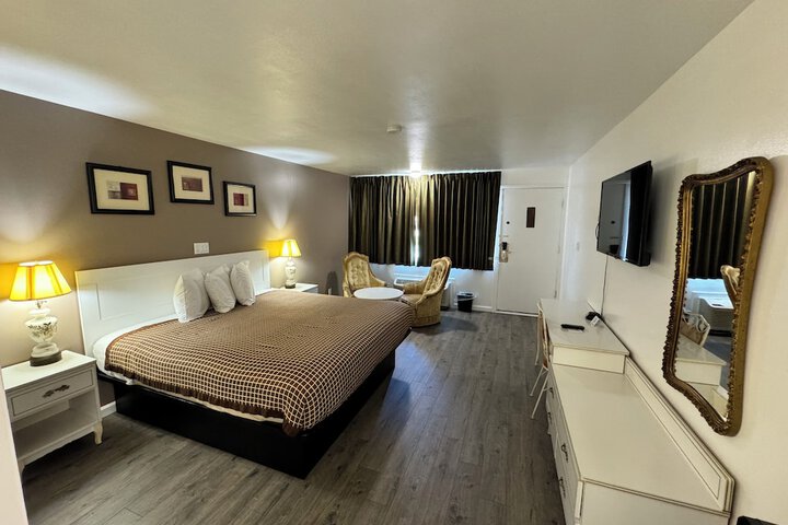 Room 14 of 19