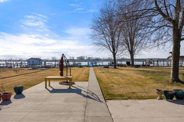 Lakeside Bliss 2BR 1BA with All Modern Comforts