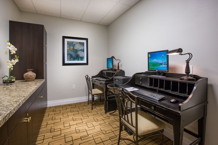 Business Center 103 of 113