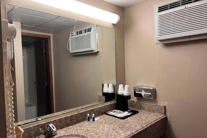 Room 14 of 32