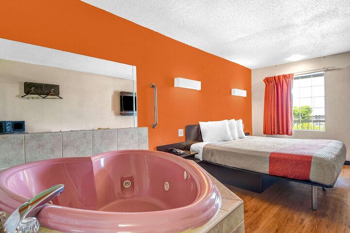 Motel 6 Calhoun GA