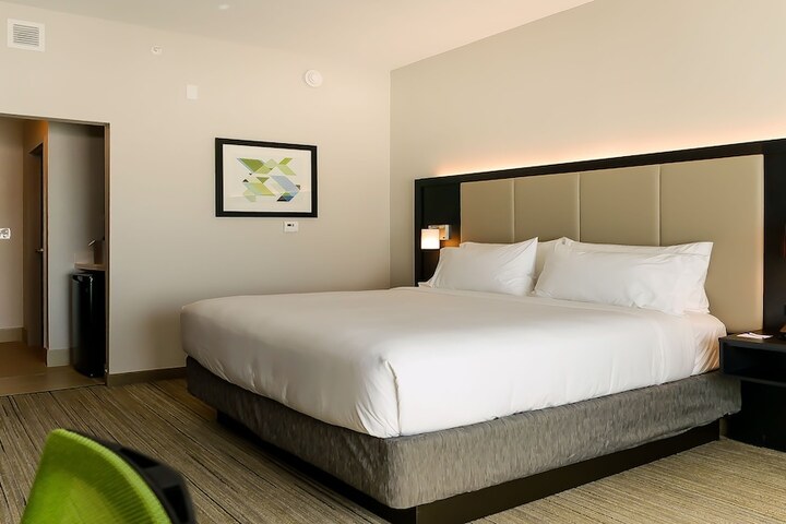 Room 15 of 29