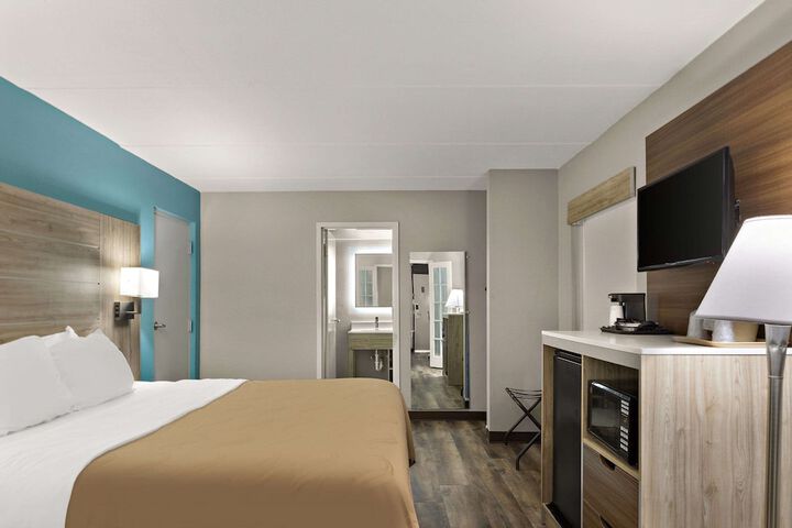Room 7 of 32
