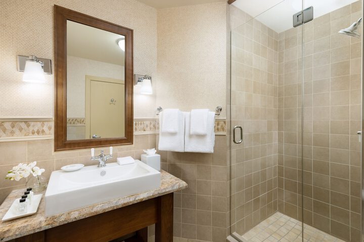 Room 32 of 102
