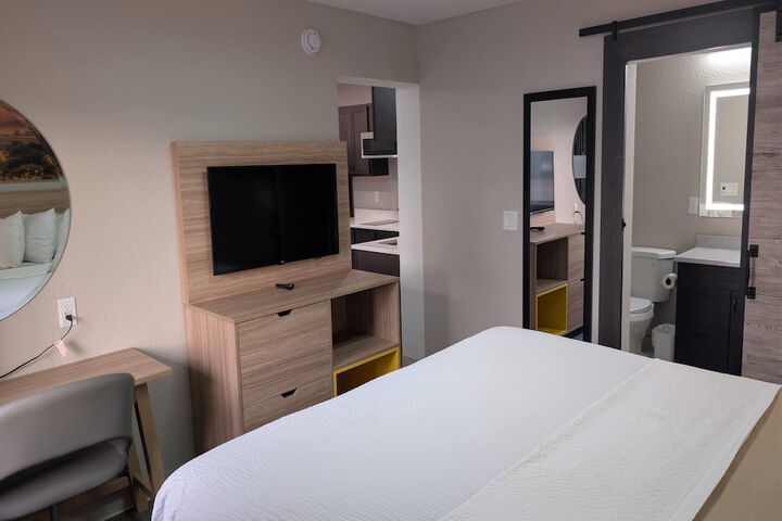 Days Inn by Wyndham Champaign / Urbana