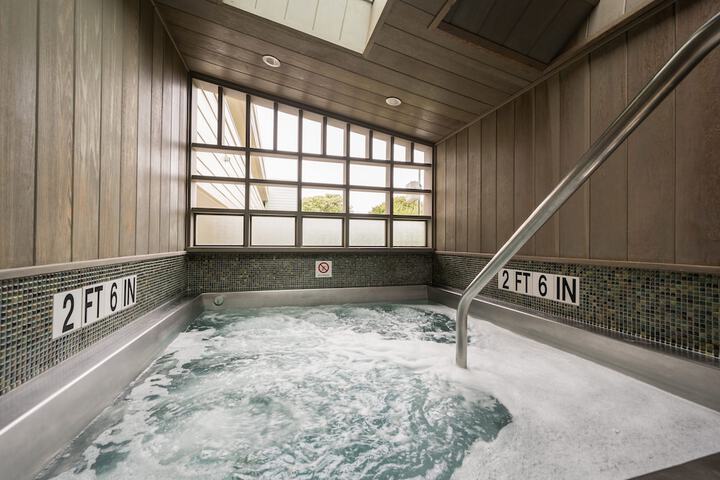 456 Embarcadero Inn & Suites