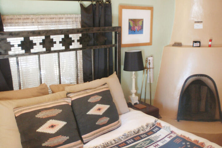 TOUCHSTONE INN