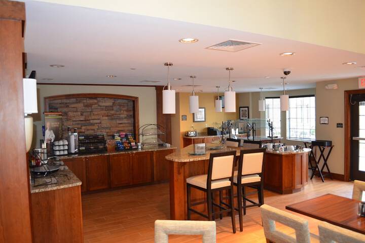 Staybridge Suites Bowling Green by IHG