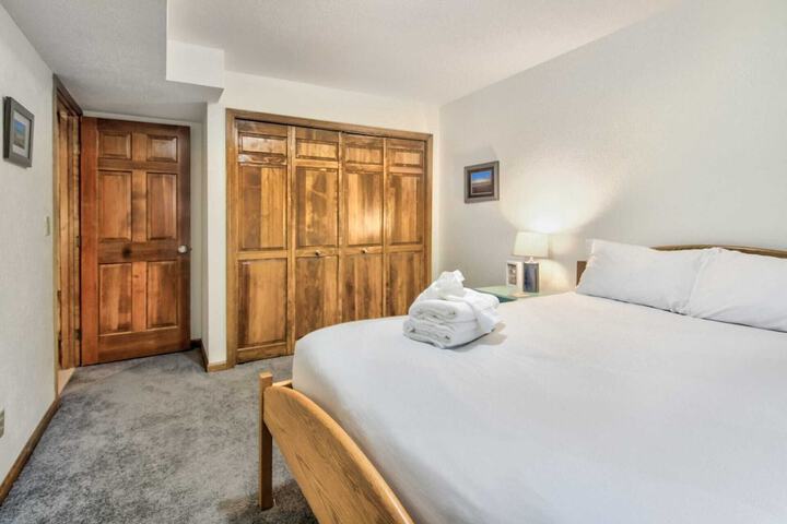 5BD Mountain Getawayhot Tub & Foosball