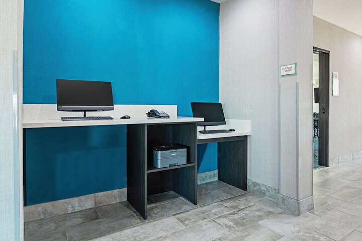 Business Center 31 of 31