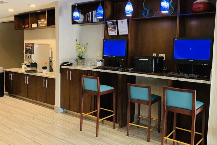 Business Center 67 of 68