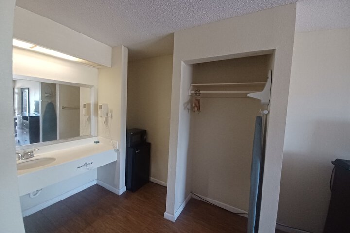 Room 11 of 21