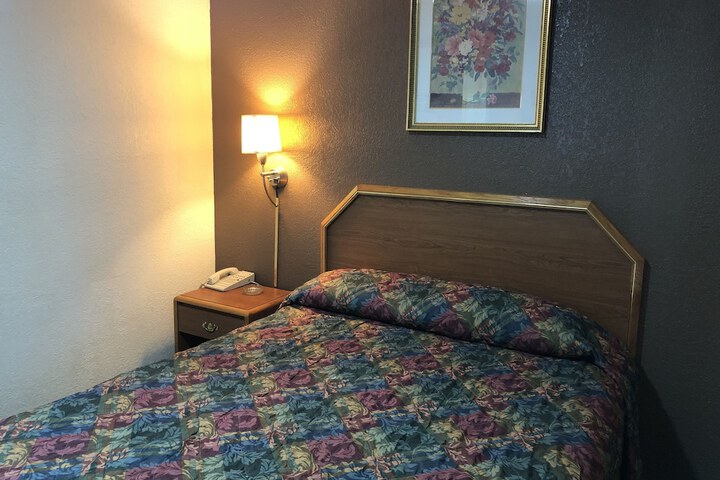 Room 9 of 27