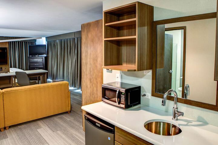 DoubleTree by Hilton West Fargo Sanford Medical Center Area