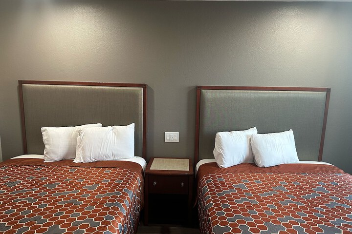 Room 5 of 12