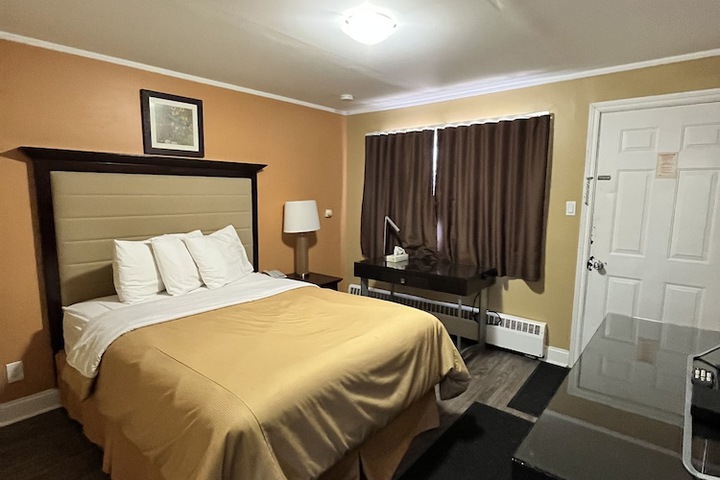 Room 13 of 26