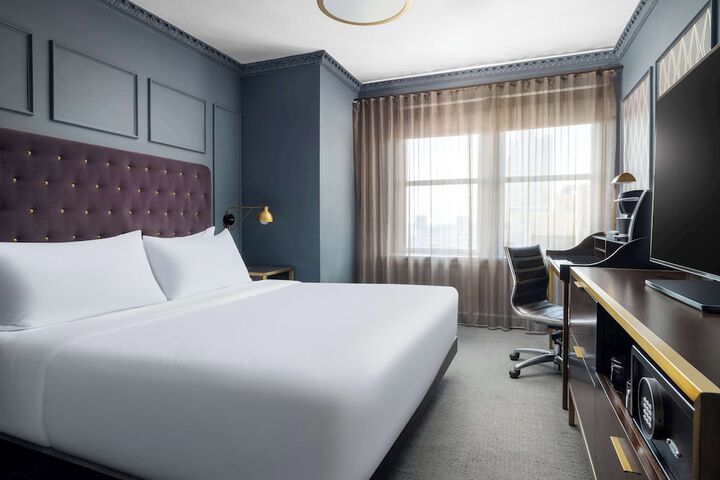 Hotel Phillips Kansas City Curio Collection by Hilton