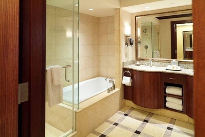 Room 12 of 40