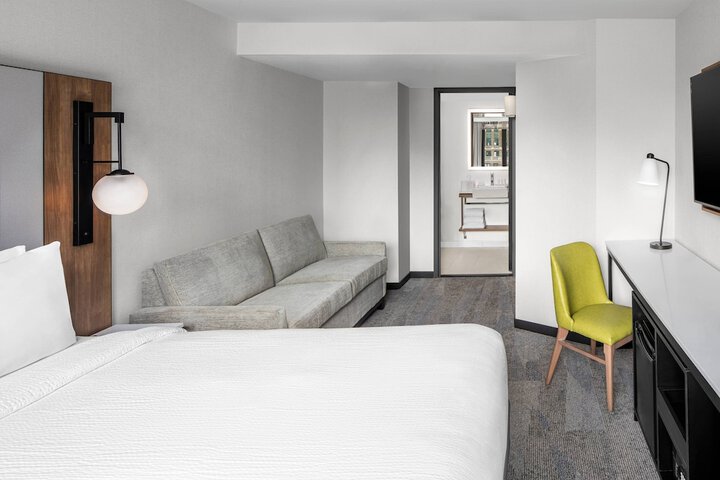 Room 22 of 34