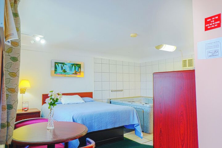 Room 17 of 27
