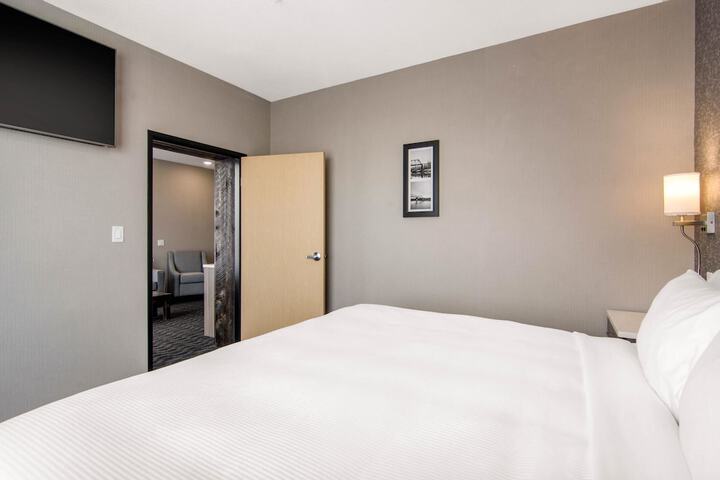 Room 28 of 53