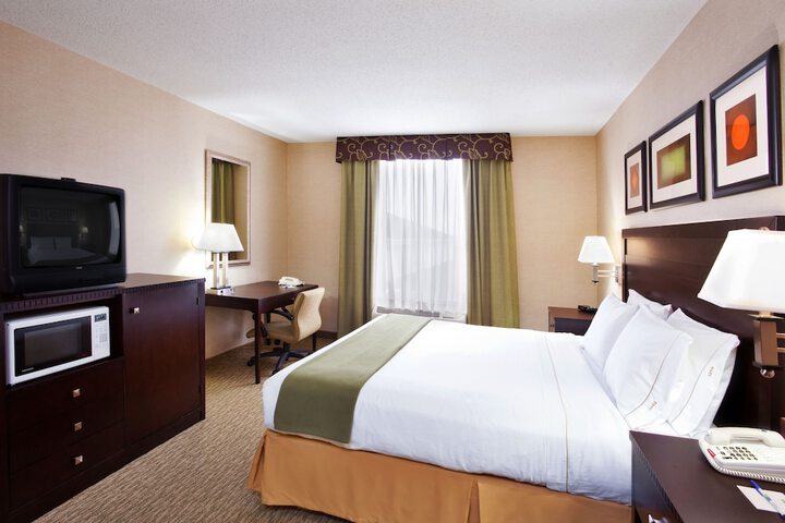 Room 10 of 25