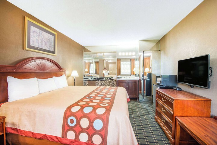 Room 15 of 21
