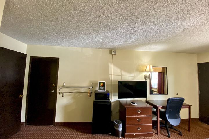 Room 16 of 35