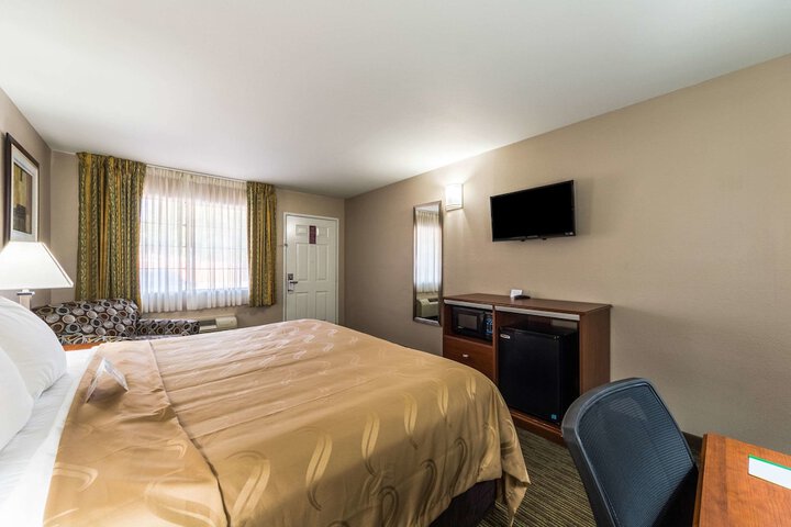 Room 26 of 38