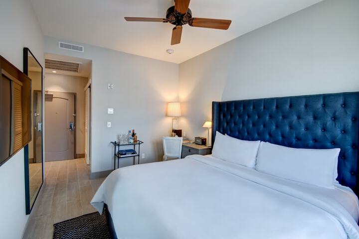 Room 35 of 104