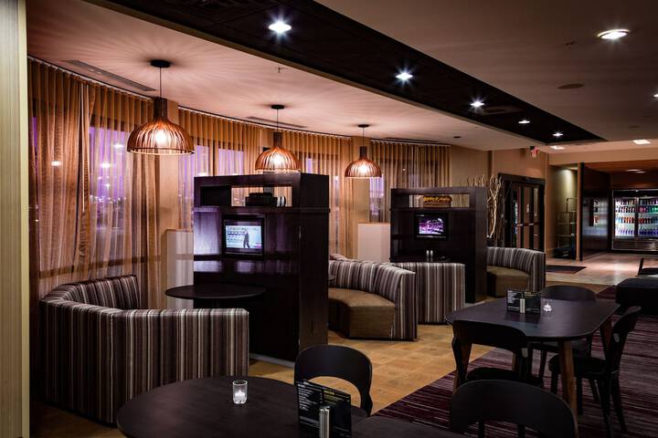 Lounge 36 of 40