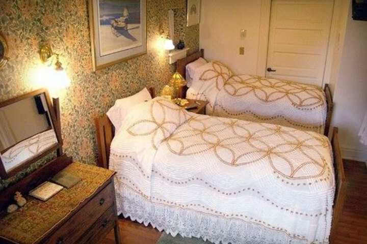 Room 27 of 46