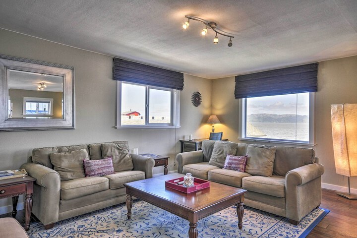 Waterfront Condo on Pier in Downtown Astoria!