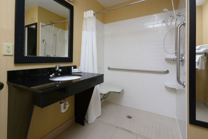 Room 15 of 38