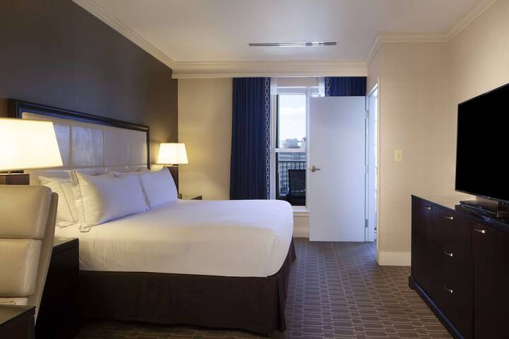 Room 27 of 103