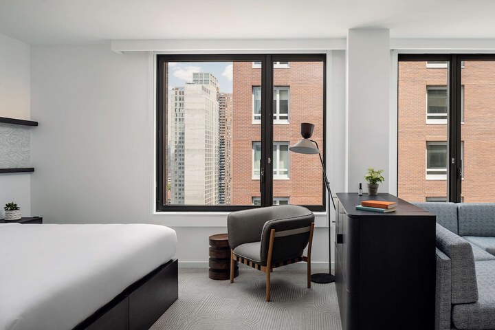 Room 33 of 62