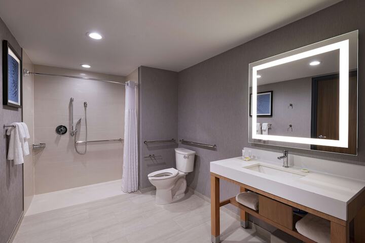 Room 13 of 31