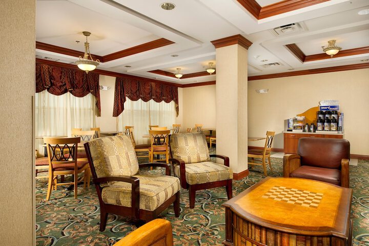 Holiday Inn Express & Suites Lenoir Cty by IHG