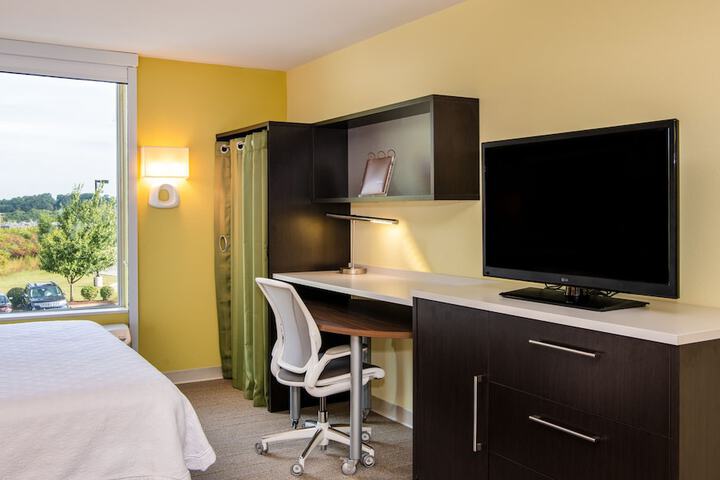 Room 33 of 48