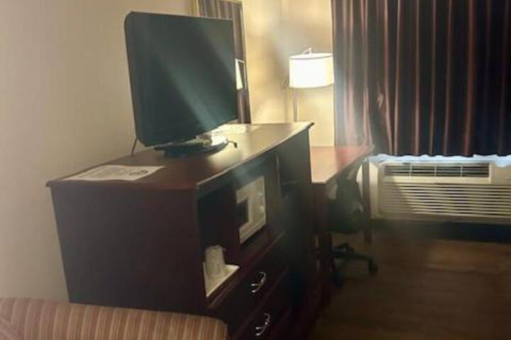 Baymont by Wyndham Battle Creek / I-94
