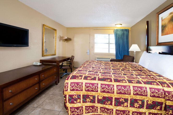 Room 14 of 16