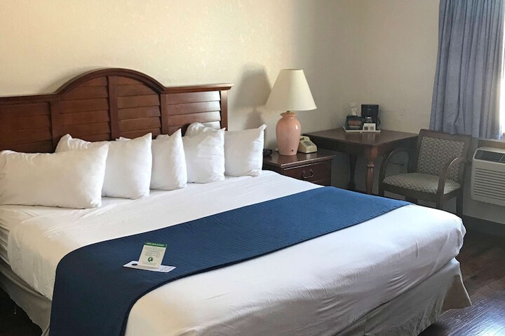Room 3 of 7