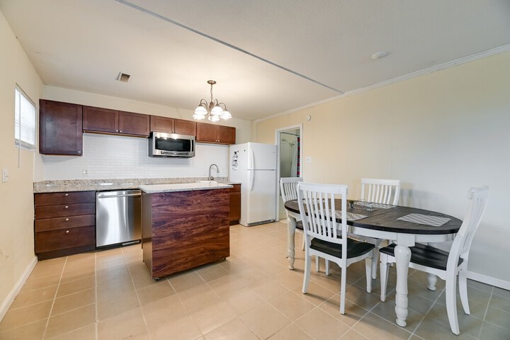 Riverfront Edenton Condo w / Porch & Water Views!