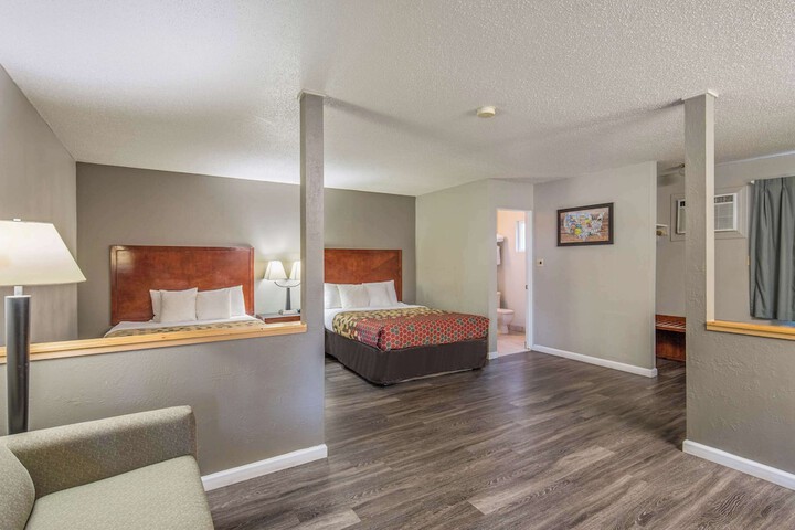 Econo Lodge Inn & Suites Yreka