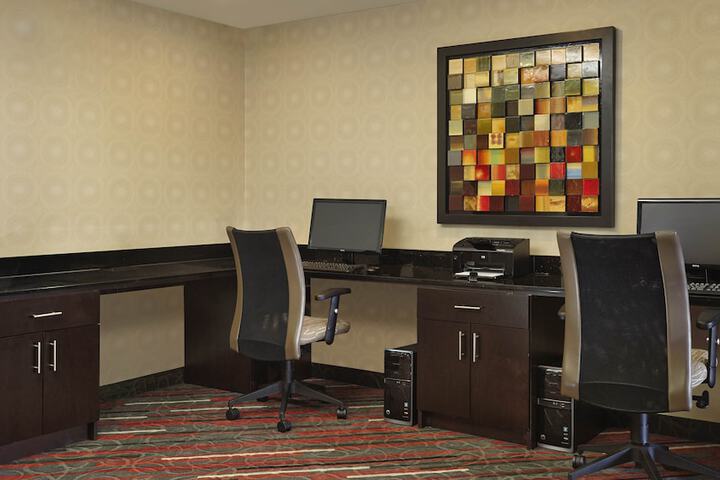 Holiday Inn Express Hotel Naples Downtown - 5th Avenue