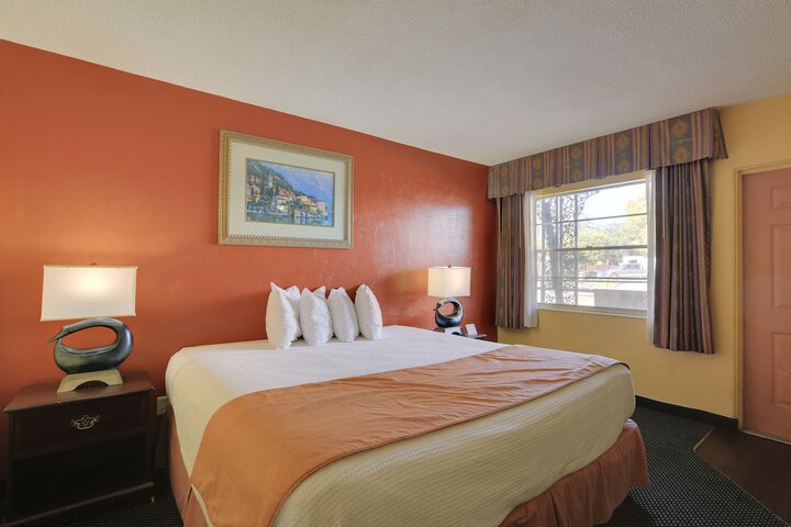 Room 21 of 28