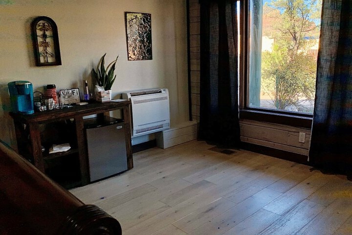 Room 27 of 80
