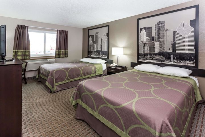 Super 8 by Wyndham Mundelein / Libertyville Area