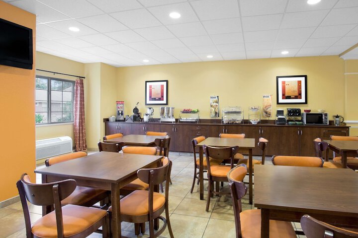 Microtel Inn & Suites by Wyndham Greenville / University Medic